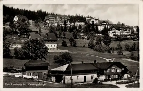 Ak Karpacz Górny Brückenberg Krummhübel Riesengebirge Schlesien, Gesamtansicht