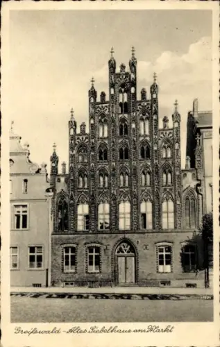 Ak Hansestadt Greifswald,  Altes Giebelhaus am Markt