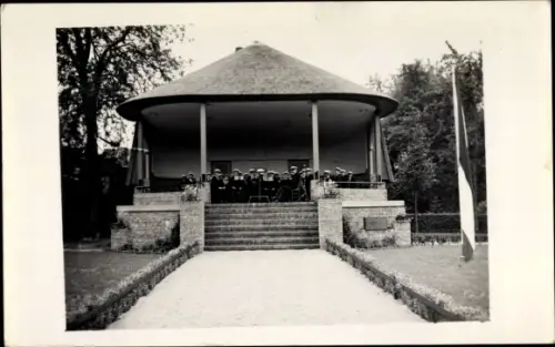 Foto Ak Winterswijk Gelderland Niederlande, Orchester im Musikpavillon