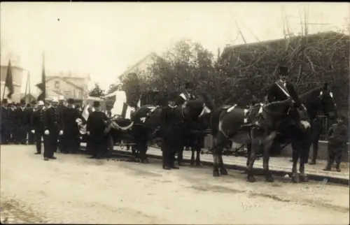 Foto Ak Hollenbach in Schwaben Bayern ?, Glockenweihe, Zuschauer