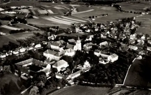 Ak Polling bei Weilheim Oberbayern, Luftaufnahme von  Gebäude und Landschaft, 