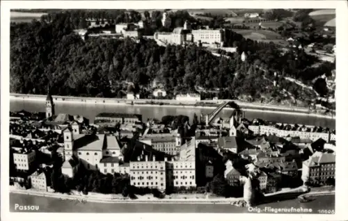 Ak Passau in Niederbayern, Luftaufnahme von  Fluss, Stadtansicht,  Gebäude