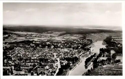 Ak Schweinfurt in Unterfranken Bayern, Luftaufnahme von  Fluss, Landschaft, Stadtansicht