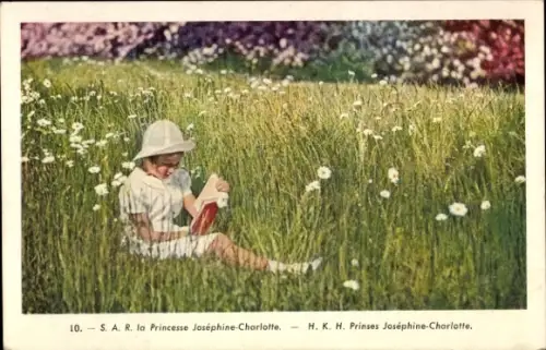 Ak Adel Belgien, Prinzessin Joséphine Charlotte im Gras