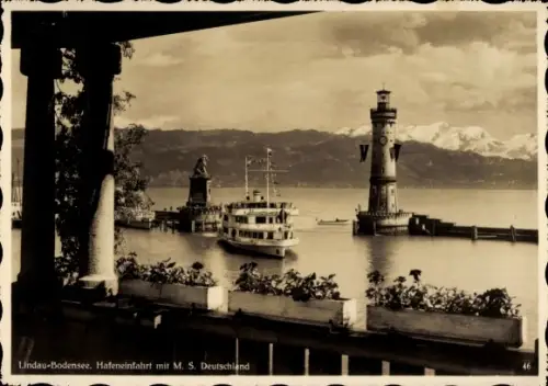 Ak Lindau im Bodensee, Hafeneinfahrt, Schiff MS Deutschland, Leuchtturm