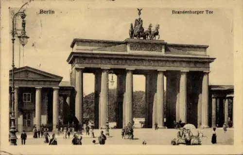 Ak Berlin Mitte, Brandenburger Tor, Doppeldeckerbus, Autos, Passanten
