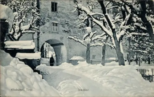 Ak Kitzbühel in Tirol, Stadttor, Winter