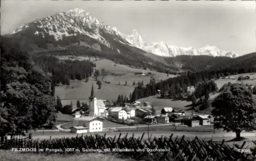 Ak Filzmoos im Pongau in Salzburg, Berggipfel mit Schnee, Dorf mit Kirchturm, Wiesen und Wald, Ho