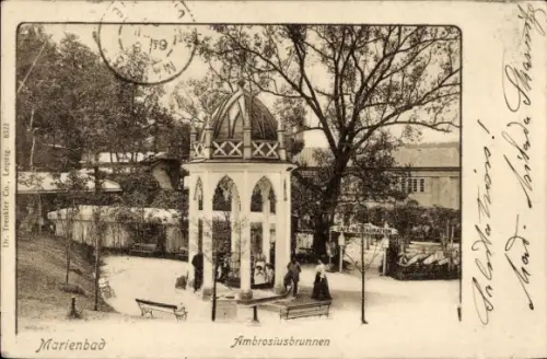 Ak Mariánské Lázně Marienbad Region Karlsbad,  Ambrosiusbrunnen, Brunnen mit Kuppel, Spaziergänge