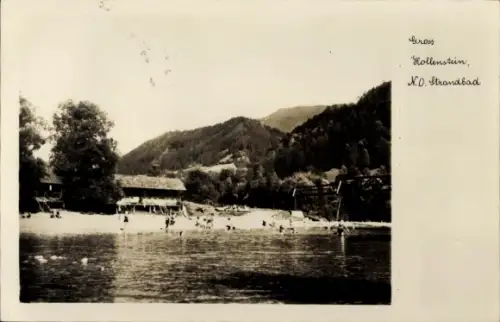 Ak Hollenstein an der Ybbs in Niederösterreich, Badegäste am Strand, Berglandschaft im Hintergrun