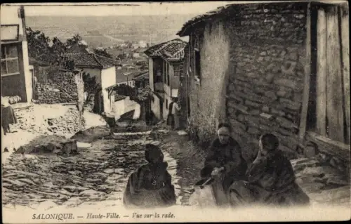 Ak Thessaloniki Griechenland, Haute Ville, Dorfpartie mit Anwohnern