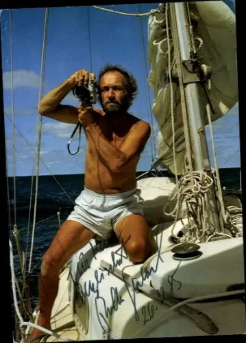 Autogrammkarte Rollo Gebhard Segler und Autor, Portrait auf dem Segelboot, Autogramm