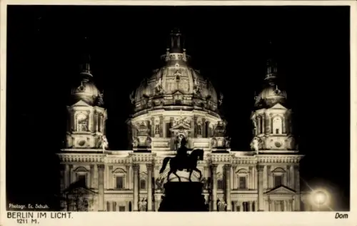 Ak Berlin Mitte, beleuchteter Dom, Denkmal