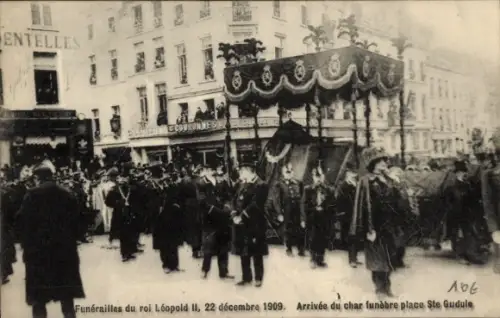 Ak Bruxelles Brüssel, Beerdigung von König Leopold II., Trauerwagen am Place Ste Gudule, 1909