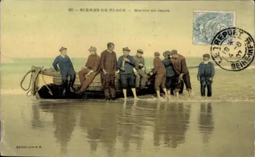 Ak Scenes de Plage, Marins au repos, Seeleute am Strand, Boot