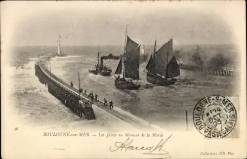 CPA Boulogne sur Mer Pas de Calais, Les Jetées au Moment de la Marie