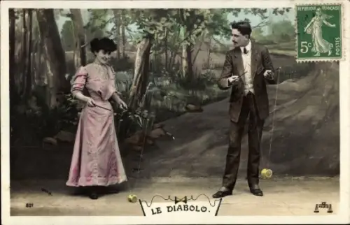 Ak Liebespaar spielt Diabolo, Spielzeug