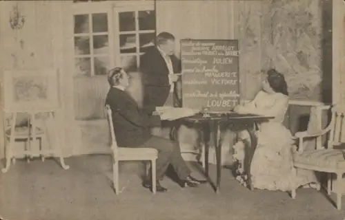 Ak Mann und Frau an einem Tisch, Mann erklärt Begriffe auf einer Tafel, Präsident Loubet, Marguerite