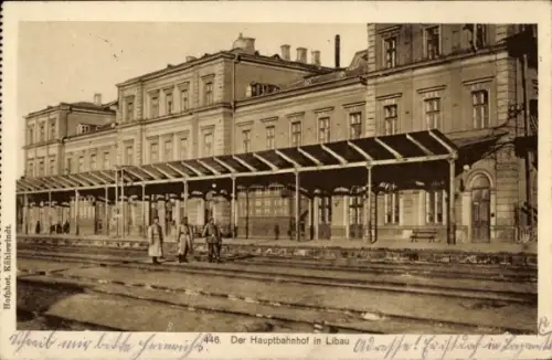 Ak Liepaja Libau Lettland, Der Hauptbahnhof, Gleisseite, deutsche Soldaten