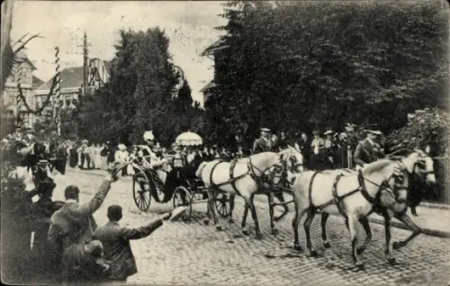 Ak Blankenburg am Harz, Einzug des Regenten Herzog und Herzogin Johann Albrecht 1909, Kutsche