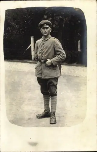 Foto Ak Deutscher Soldat in Uniform, Porträt, Kaiserzeit