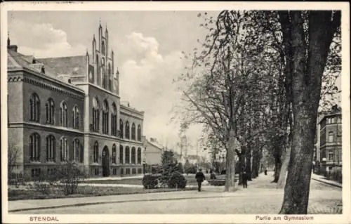 Ak Stendal in der Altmark, Gymnasium, Straßenpartie