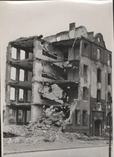 Original Foto Berlin-Weißensee,  zerstörtes Schulgebäude, um 1946, ca. 17x12 cm
