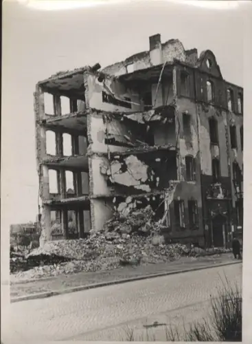 Original Foto Berlin-Weißensee,  zerstörtes Schulgebäude, um 1946, ca. 17x12 cm