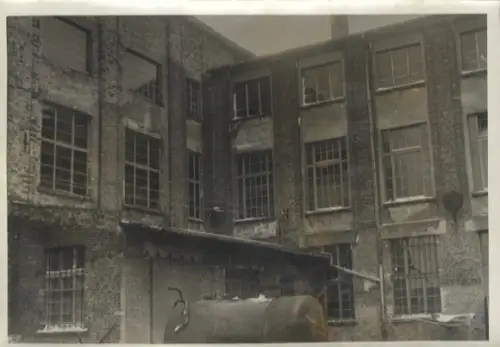 Original Foto Berlin-Weißensee, Berliner Allee, Doering Seifenfabrik, Hofseite, um 1946, 17x12 cm