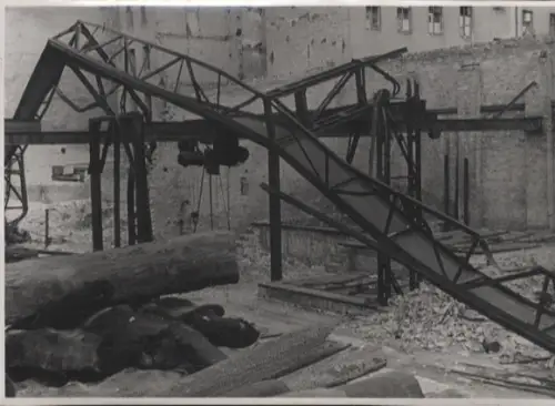 Original Foto Berlin-Friedrichshain, Küstriner Platz, Holz-Kontor, um 1946, ca. 17x12 cm