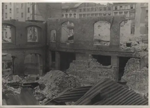 Original Foto Berlin-Friedrichshain, Küstriner Platz, Holz-Kontor, um 1946, ca. 17x12 cm