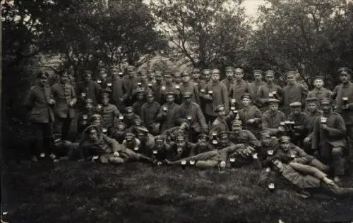 Foto Ak Deutsche Soldaten in Uniform, Gruppenbild