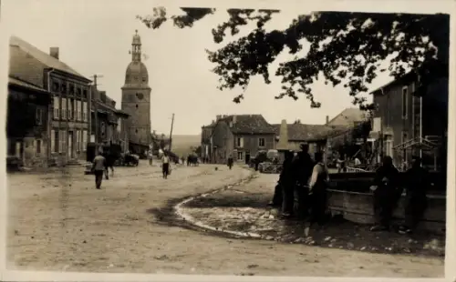 Foto Ak Romagne sous les Côtes Lothringen Meuse, Straßenpartie, Kirche
