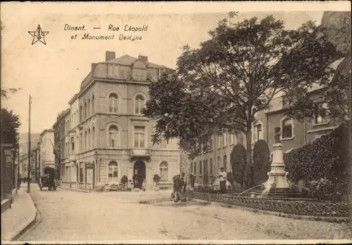 Ak Dinant Wallonien Namur, Stadtansicht, Rue Léopold, Monument Designe, alte Architektur