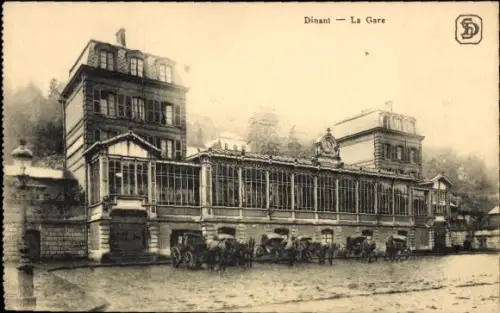 Ak Dinant Wallonien Namur, Bahnhof, Kutschen