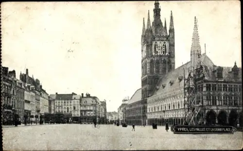 Ak Ypres Ypern Flandern, Les Halles et le Grand Place