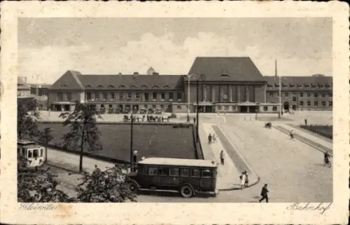 Ak Gliwice Gleiwitz Oberschlesien, Bahnhof, Vorplatz, Autobus