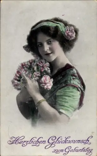 Ak Glückwunsch Geburtstag, Frau mit Blumen