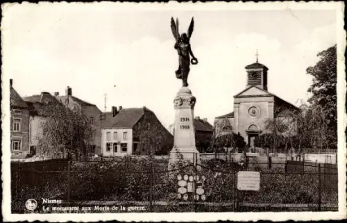Ak Nismes Wallonien Namur,  Kriegerdenkmal (Le monument aux Morts), 1914–1918, Kirche