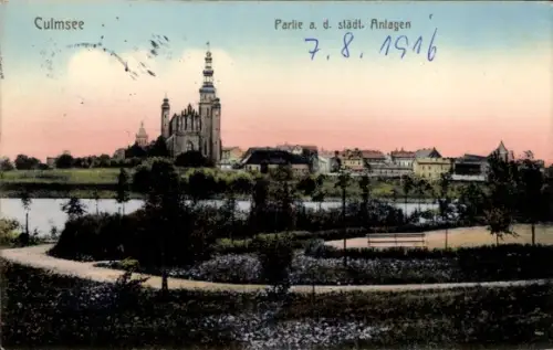 Ak Chełmża Culmsee Westpreußen,  Partie a. d. städt. Anlagen, Seeufer, Kirche, Parkanlage