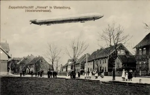Ak Vienenburg Goslar am Harz, Zeppelin Luftschiff Hansa über der Goslarer Straße