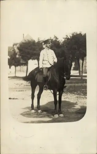 Foto Ak Deutscher Soldat in Uniform, Reiter, Kaiserzeit