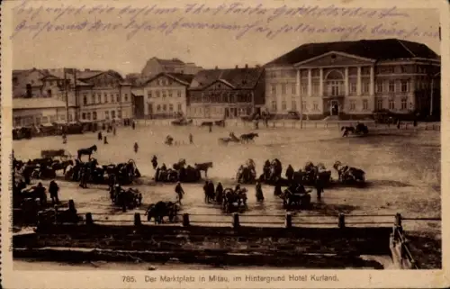 Ak Jelgava Mitau Lettland, Marktplatz, Hotel Kurland im Hintergrund