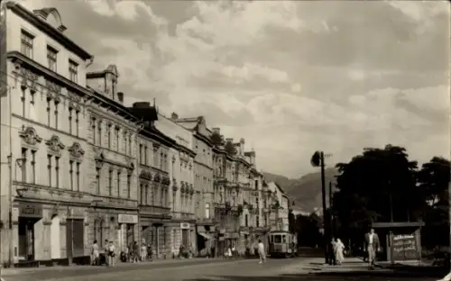Ak Ústí nad Labem Aussig an der Elbe,  Fučíkova třída, Straßenbahn, Häuserzeile
