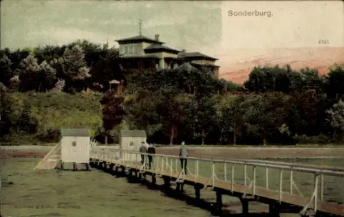 Ak Sønderborg Sonderburg Dänemark,  Seebrücke mit Badehäuschen, Villa auf Hügel, Nr. 4341, Relock