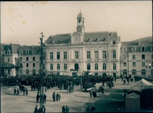 Foto Nouzonville Ardennes, Platz, Amtsgebäude