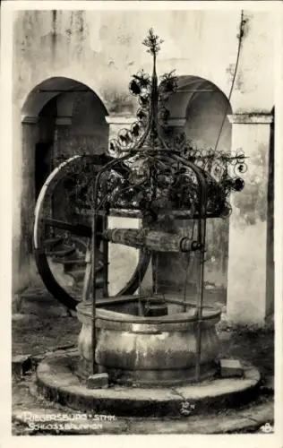 Ak Riegersburg Steiermark, Schlossbrunnen