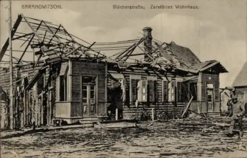 Ak Baranawitschy Baranowitschi Weißrussland, Blücherstraße, zerstörtes Wohnhaus