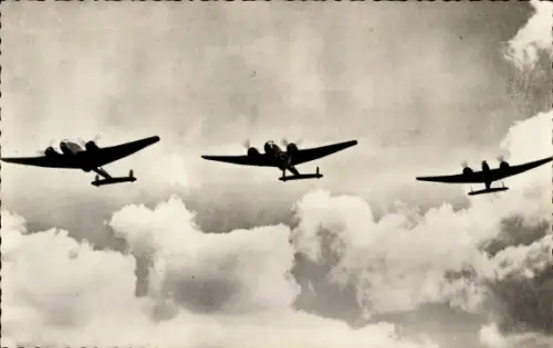 Ak Royal Air Force, Handley Page, Hampdens, britische Militärflugzeuge