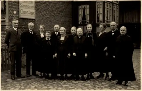 Foto Ak Gruppenbild, Tischlerei und Sargmagazin Claus-Hass